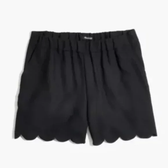 Madewell Scallop Hem Pull-On Shorts in Black, Size Small - Picture 2 of 4